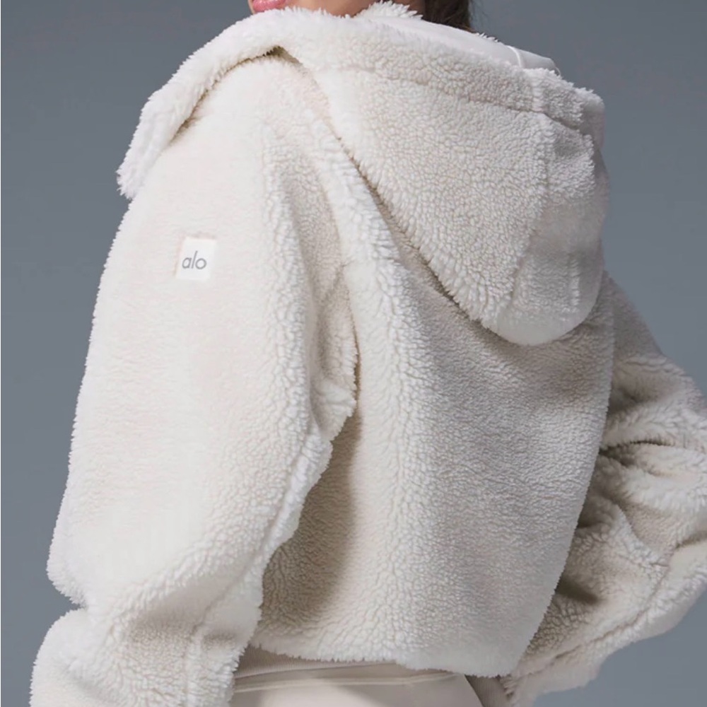 ALO yoga foxy sherpa jacket 🤍